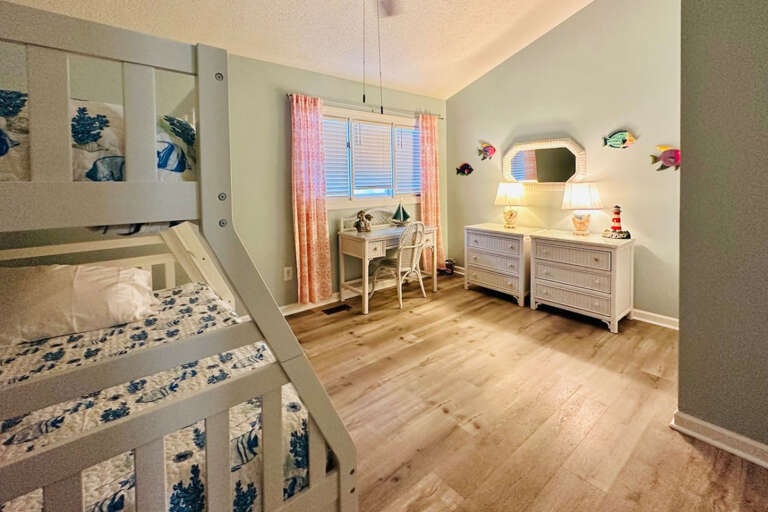 Bunkbeds with full and twin