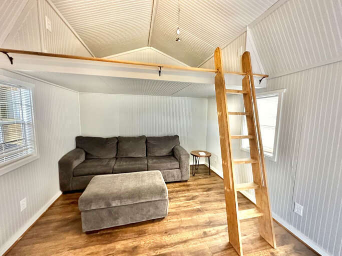 Guesthouse w/Queen fold-out bed