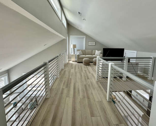 Catwalk to pullout couch