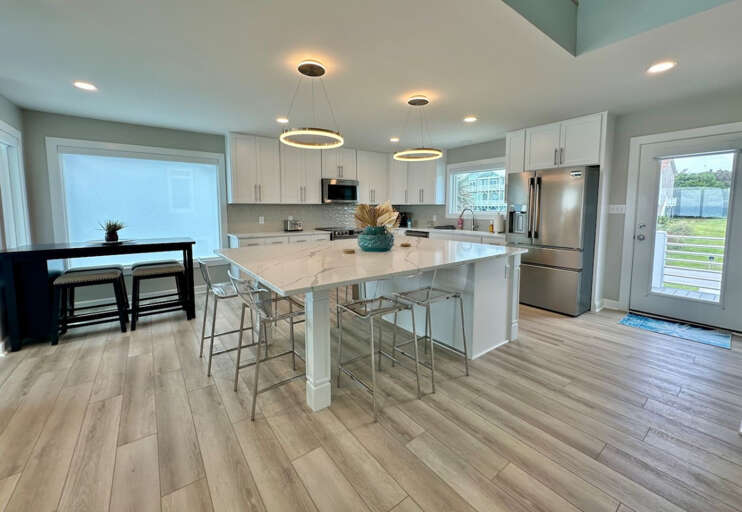 Spacious kitchen & dining area