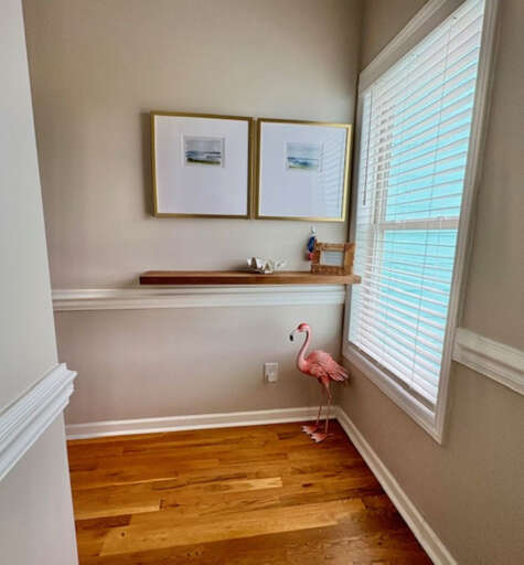 Welcome to the Unit. Large foyer.