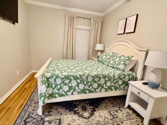 Main bedroom with queen size bed.