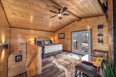 Luxury Mountain Cabin with Hot Tub