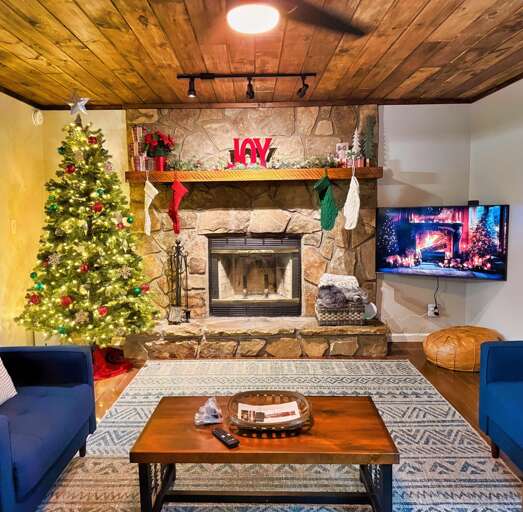 Luxury Retreat with Hot Tub in Pigeon Forge