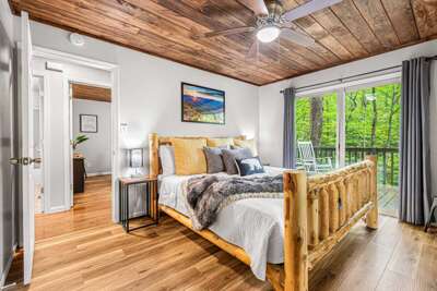 Luxury Retreat with Hot Tub in Pigeon Forge