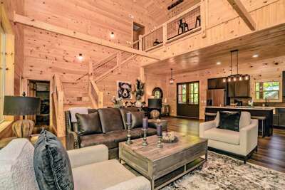 Luxury Cabin with Theatre and Hot Tub Luxury Cabin with Theatre and Hot Tub