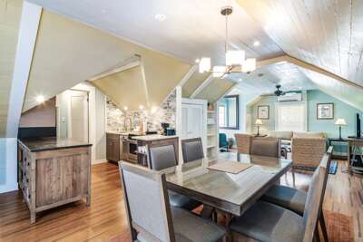 Sky Loft - Steps from Duval Street & Shared Pool