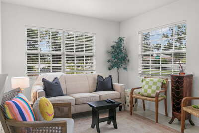 NEW! Bayside Breeze - Charming Apt Near Bayshore