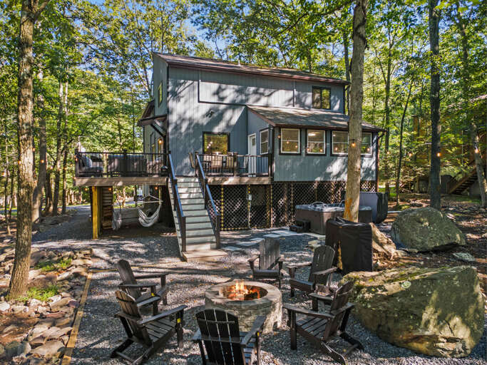 Woodland Retreat With Deck, Hammock, Fire Pit, And Chairs