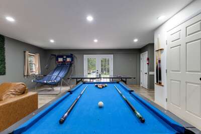 Firelight Escape w/ Hot Tub, Games & Resort Access