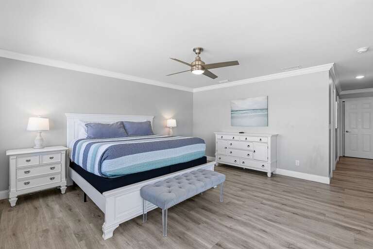 Unwind in this large king bedroom featuring coastal décor, ample space, and comfortable furnishings. Perfect for your beach stay, enjoy a მშვიდ and restful retreat after a day by the ocean.