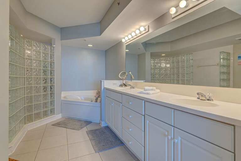 DiMucci Twin Towers 404 - Ocean Oasis