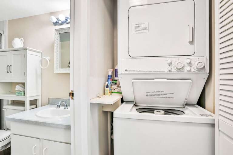 Surfside Club 109 - Blue Umbrella