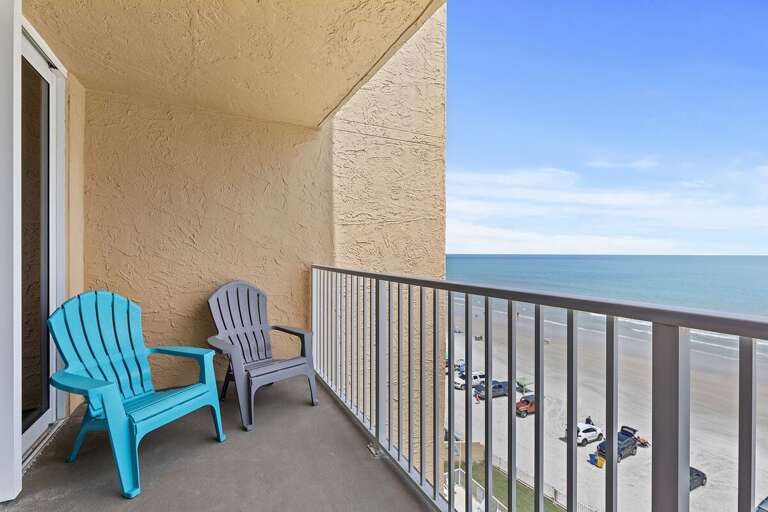 Overlook the pristine beach and peaceful waves, perfect for unwinding or soaking in coastal beauty.