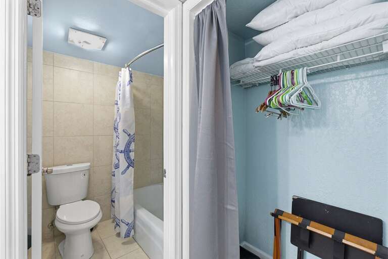 Comfortable beach stay studio featuring a full bath with tub and shower plus convenient closet storage. Perfect for settling in after a fun day at the beach and enjoying a relaxing seaside getaway.