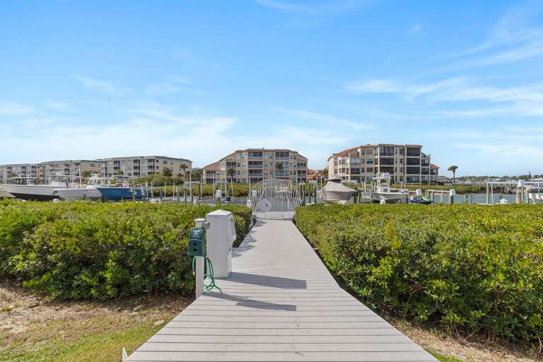 Enjoy your beach stay with direct access to a private dock and marina. Perfect for boating, fishing, or taking in scenic Intracoastal views just minutes from the beach and coastal attractions.