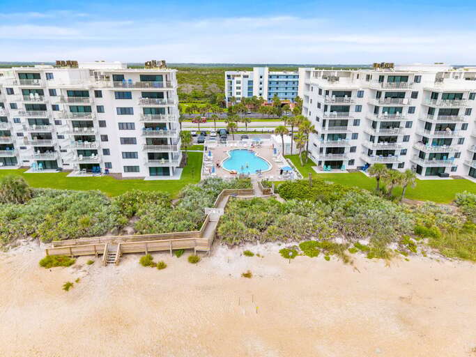 Enjoy the best beach stay at Shorehom by the Sea, featuring a sparkling pool, lush tropical grounds,