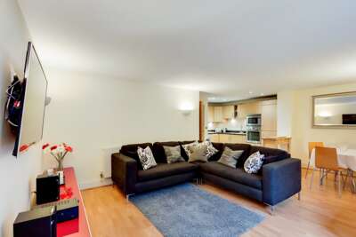 Cosy 2 bed 2 bath apartment with garden near Kings Cross