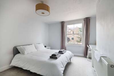 Peaceful flat 1 minute from Clapham Junction