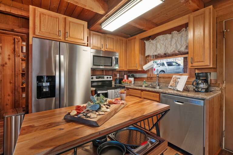 Fully equipped cabin kitchen — everything you need for home-cooked meals and mountain-inspired moments.