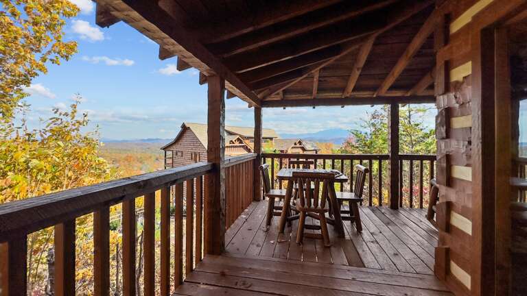 Breathtaking Smoky Mountain views — endless ridgelines and peaceful forest horizons await.