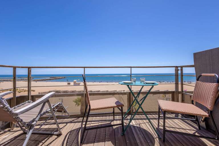 Valras’Loc Seafront with Stunning Sea View