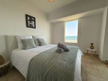 Valras’Loc Seafront with Stunning Sea View