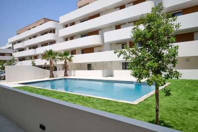 T2 with Terrace & Pool 300m from the Beach