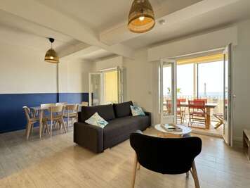 Panoramic Sea View Apartment in the Heart of Valras