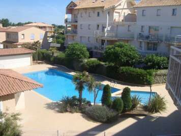 T2 with Pool, Terrace & Parking