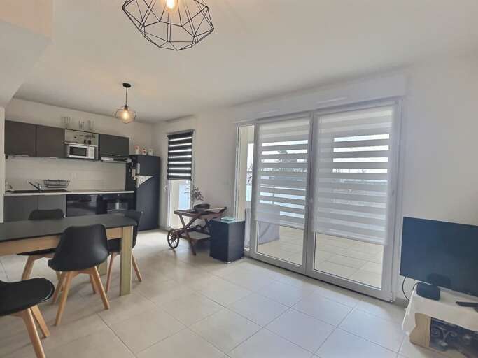 Open-plan Kitchen, Dining Table, Sliding Glass Doors, Striped Blinds, Pendant Light, Tiled Floor