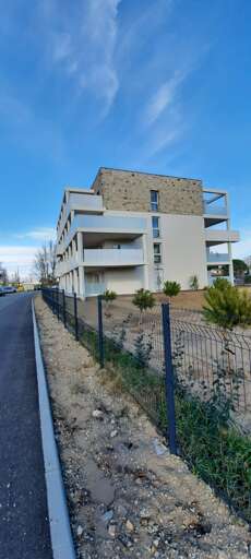  Bright Cross-Apartment with 2 Terraces