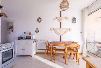 The Captain’s Hideout — Between Port & Beach