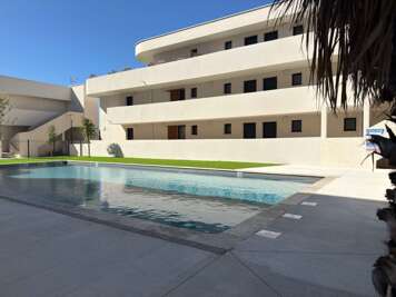 F3 Comfort and Pool 300m from the Beach