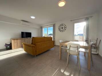 Spacious Apartment Near the Sea 