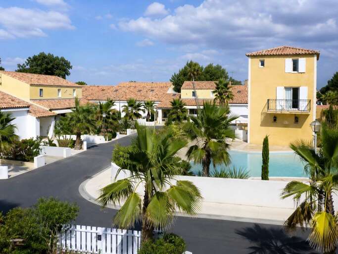 Clos Fontaine House with garden, pool