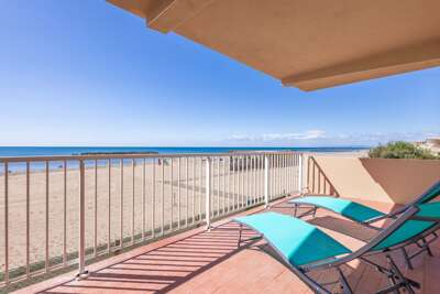 La méridienneBeachfront Villa, Sand at Your Doorstep