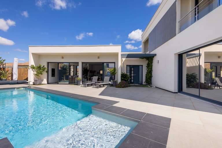 Serignan Home Rental