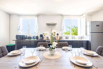 Air-conditioned apartment with outdoor space — Domaine Les Castans, between Agde and Pézenas