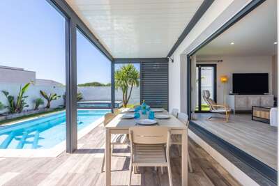 Villa The White Oasis