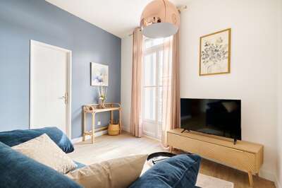 Luxury Stay with view Les Halles, balcony, A/C