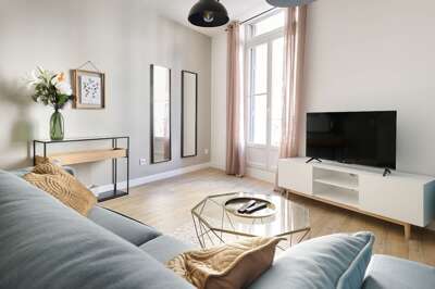Prestige stay with les Halles view, A/C