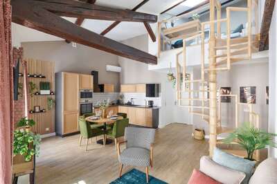 Designer 70sqm flat with les Halles view, A/C