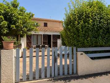 Mediterranean villa   Walking distance to the beach 2 terraces