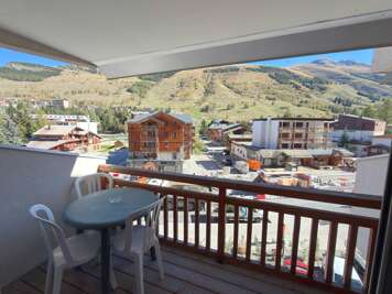 Charming Ski In Apartment in Heart of Les Deux Alpes with Mountain Views