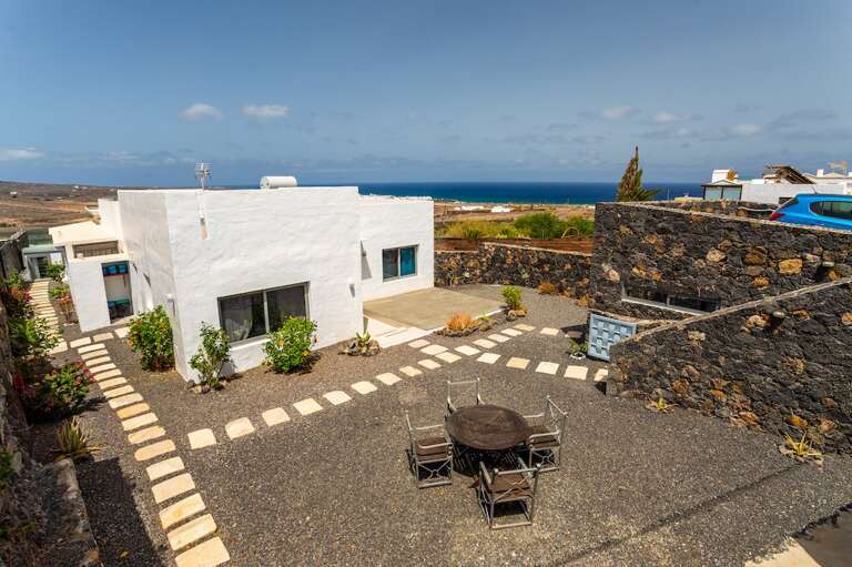 Tabayesco Villa Rental