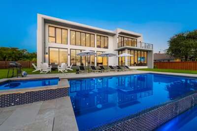 Minimalist Lakefront Miami Estate Private Infinity Pool, Spa Services &amp; Five Immaculate Suites