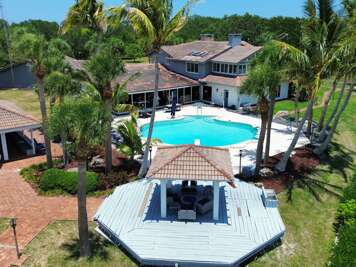 Merritt Island Peninsula Estate: Private Pool, Hot Tub &amp; Games Galore