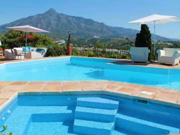 Beach Villa Panoramic Views in Marbella
