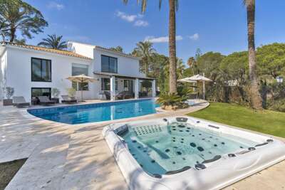 Contemporary Villa Nueva Andalucia